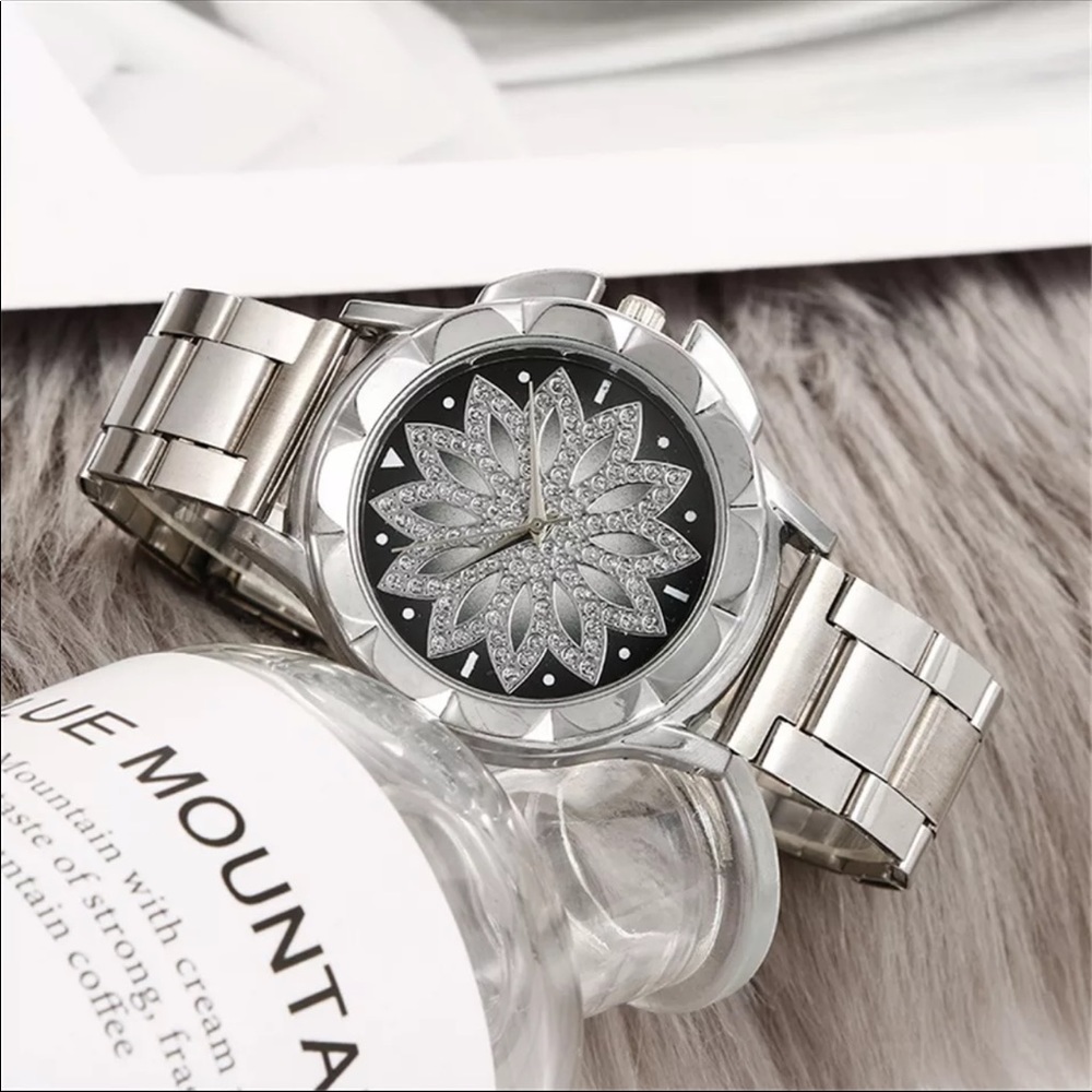 Silver tone Fashion Watch - Picture 1 of 7